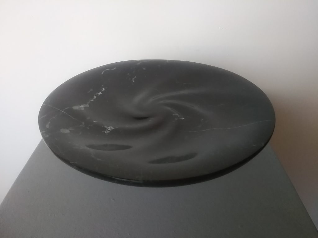 Calm 27 / Black marble