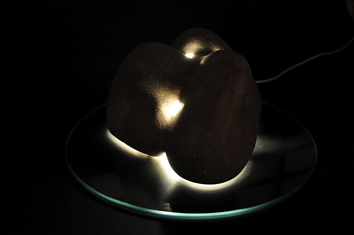 Calm 28 (illumination version) / Travertine, 16Dx16Wx10.4H / / 25.2Dx25.2Wx0.5H (base) cm